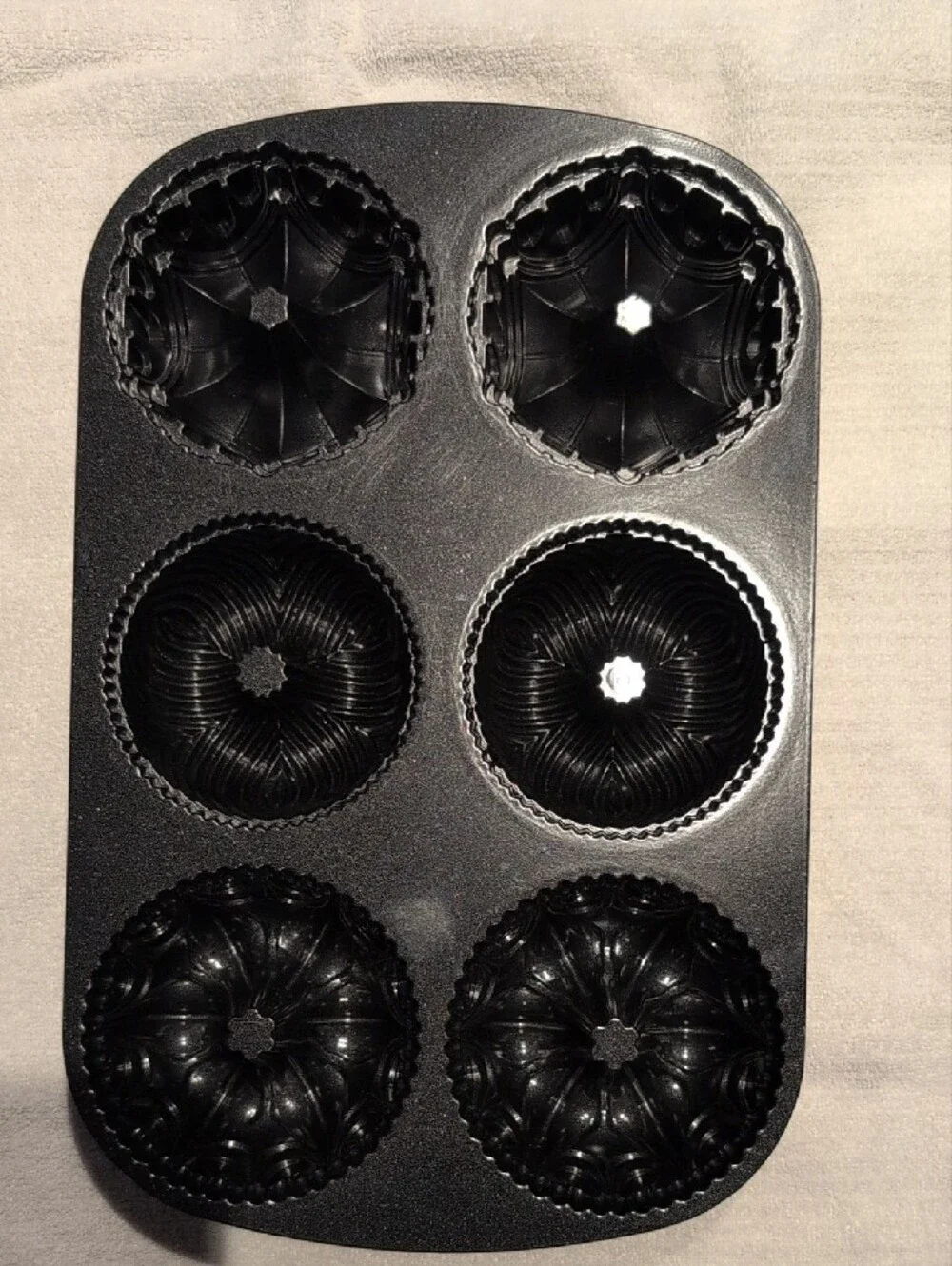 Nordic Ware Garland 6-Cup Mini Bundt Pan